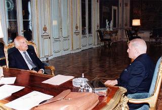 Incontro del Presidente della Repubblica Oscar Luigi Scalfaro con il Prefetto Vincenzo Parisi, capo della polizia