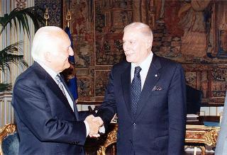 Incontro del Presidente della Repubblica Oscar Luigi Scalfaro con il Prefetto Vincenzo Parisi, capo della polizia