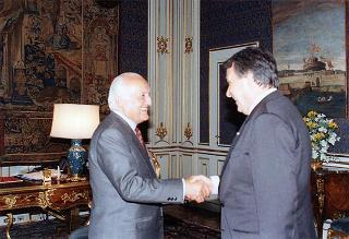 Il Presidente della Repubblica Oscar Luigi Scalfaro riceve la visita di Fernando Masone, nuovo capo della polizia
