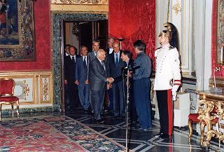 Il Presidente della Repubblica Oscar Luigi Scalfaro incontra i partecipanti alle Giornate di studio promosse dall'Opera Don Guanella su due progetti di solidarietà con la Bosnia Erzegovina