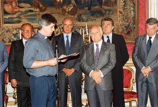 Il Presidente della Repubblica Oscar Luigi Scalfaro incontra i partecipanti alle Giornate di studio promosse dall'Opera Don Guanella su due progetti di solidarietà con la Bosnia Erzegovina