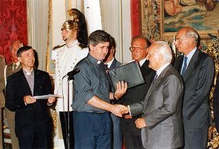 Il Presidente della Repubblica Oscar Luigi Scalfaro incontra i partecipanti alle Giornate di studio promosse dall'Opera Don Guanella su due progetti di solidarietà con la Bosnia Erzegovina