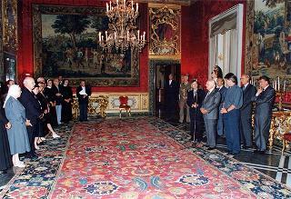 Il Presidente della Repubblica Oscar Luigi Scalfaro incontra i partecipanti alle Giornate di studio promosse dall'Opera Don Guanella su due progetti di solidarietà con la Bosnia Erzegovina