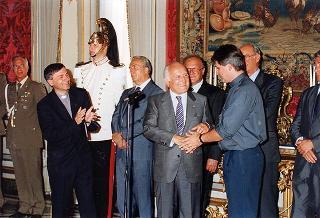 Il Presidente della Repubblica Oscar Luigi Scalfaro incontra i partecipanti alle Giornate di studio promosse dall'Opera Don Guanella su due progetti di solidarietà con la Bosnia Erzegovina