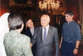 Il Presidente della Repubblica Oscar Luigi Scalfaro incontra i partecipanti alle Giornate di studio promosse dall'Opera Don Guanella su due progetti di solidarietà con la Bosnia Erzegovina
