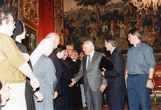 Il Presidente della Repubblica Oscar Luigi Scalfaro incontra i partecipanti alle Giornate di studio promosse dall'Opera Don Guanella su due progetti di solidarietà con la Bosnia Erzegovina
