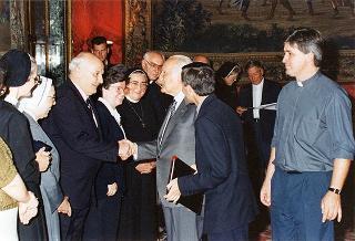 Il Presidente della Repubblica Oscar Luigi Scalfaro incontra i partecipanti alle Giornate di studio promosse dall'Opera Don Guanella su due progetti di solidarietà con la Bosnia Erzegovina