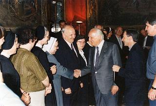 Il Presidente della Repubblica Oscar Luigi Scalfaro incontra i partecipanti alle Giornate di studio promosse dall'Opera Don Guanella su due progetti di solidarietà con la Bosnia Erzegovina