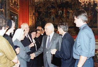Il Presidente della Repubblica Oscar Luigi Scalfaro incontra i partecipanti alle Giornate di studio promosse dall'Opera Don Guanella su due progetti di solidarietà con la Bosnia Erzegovina