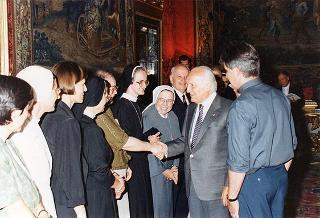 Il Presidente della Repubblica Oscar Luigi Scalfaro incontra i partecipanti alle Giornate di studio promosse dall'Opera Don Guanella su due progetti di solidarietà con la Bosnia Erzegovina