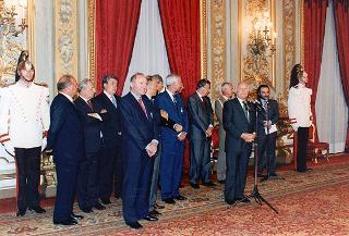 Il Presidente della Repubblica Oscar Luigi Scalfaro riceve in udienza Bartolo Consolo, presidente della Federazione italiana nuoto, e i dirigenti del Comitato organizzatore dei Campionati del mondo di nuoto con gli esponenti delle Federazioni internazionali