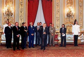 Il Presidente della Repubblica Oscar Luigi Scalfaro riceve in udienza Bartolo Consolo, presidente della Federazione italiana nuoto, e i dirigenti del Comitato organizzatore dei Campionati del mondo di nuoto con gli esponenti delle Federazioni internazionali