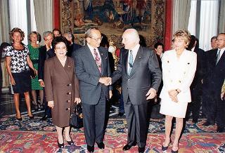 Incontro del Presidente della Repubblica Oscar Luigi Scalfaro con il Presidente della Repubblica delle Filippine e signora Ramos, e successiva colazione nel Belvedere del Torrino