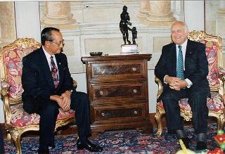 Incontro del Presidente della Repubblica Oscar Luigi Scalfaro con il Presidente della Repubblica delle Filippine e signora Ramos, e successiva colazione nel Belvedere del Torrino