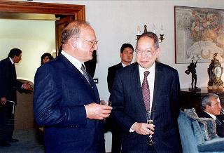 Incontro del Presidente della Repubblica Oscar Luigi Scalfaro con il Presidente della Repubblica delle Filippine e signora Ramos, e successiva colazione nel Belvedere del Torrino