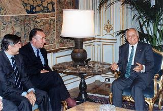 Giovanni Grasso, presidente della Regione Campania, Antonio Boccia, presidente della Regione Basilicata, con una delegazione di sindaci delle due Regioni