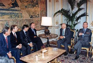 Giovanni Grasso, presidente della Regione Campania, Antonio Boccia, presidente della Regione Basilicata, con una delegazione di sindaci delle due Regioni