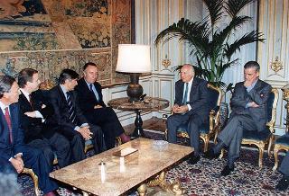 Giovanni Grasso, presidente della Regione Campania, Antonio Boccia, presidente della Regione Basilicata, con una delegazione di sindaci delle due Regioni