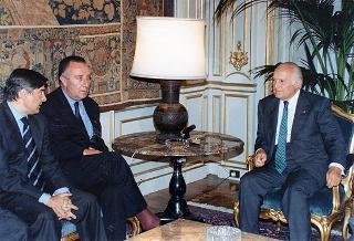 Giovanni Grasso, presidente della Regione Campania, Antonio Boccia, presidente della Regione Basilicata, con una delegazione di sindaci delle due Regioni