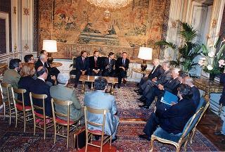 Giovanni Grasso, presidente della Regione Campania, Antonio Boccia, presidente della Regione Basilicata, con una delegazione di sindaci delle due Regioni