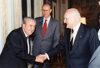 Il Presidente della Repubblica Oscar Luigi Scalfaro incontra l'on. Gianfranco Merli e Emo Sparisci, per presentare il volume: &quot;Ansaldo e Livorno&quot;