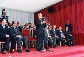 Intervento del Presidente della Repubblica Oscar Luigi Scalfaro alla manifestazione ufficiale per il 50° anniversario della liberazione del territorio delle Valli Ossolane a Domodossola.