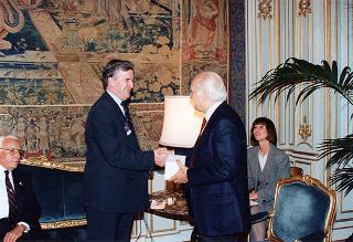 Il Presidente della Repubblica Oscar Luigi Scalfaro riceve in udienza William H. Huntley, presidente del Rotary International