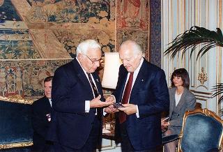 Il Presidente della Repubblica Oscar Luigi Scalfaro riceve in udienza William H. Huntley, presidente del Rotary International