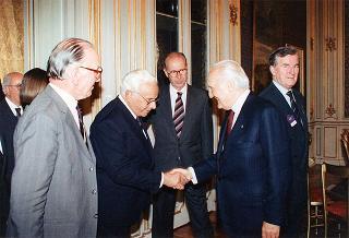 Il Presidente della Repubblica Oscar Luigi Scalfaro riceve in udienza William H. Huntley, presidente del Rotary International