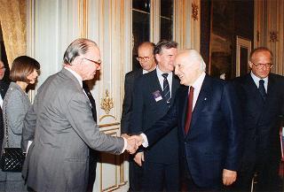 Il Presidente della Repubblica Oscar Luigi Scalfaro riceve in udienza William H. Huntley, presidente del Rotary International