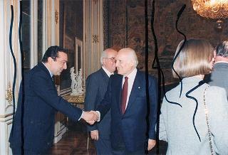 Il Presidente della Repubblica Oscar Luigi Scalfaro riceve in udienza William H. Huntley, presidente del Rotary International
