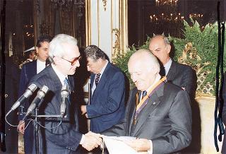 Prof. Giuseppe Grimaldi, presidente dell'Associazione internazionale dei Lyons Clubs, con il Consiglio di amministrazione internazionale