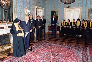 Il Presidente della Repubblica Oscar Luigi Scalfaro riceve in udienza Suor Serafina Dalla Porta, superiore generale dell'istituto "Figlie di San Camillo", con una delegazione della Congregazione per la beatificazione di madre Giuseppina Vannini, fondatrice dell'Ordine