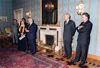Il Presidente della Repubblica Oscar Luigi Scalfaro riceve in udienza Suor Serafina Dalla Porta, superiore generale dell'istituto "Figlie di San Camillo", con una delegazione della Congregazione per la beatificazione di madre Giuseppina Vannini, fondatrice dell'Ordine