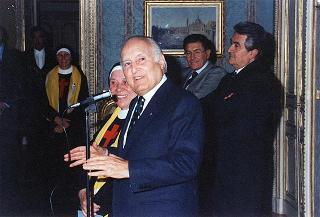 Il Presidente della Repubblica Oscar Luigi Scalfaro riceve in udienza Suor Serafina Dalla Porta, superiore generale dell'istituto "Figlie di San Camillo", con una delegazione della Congregazione per la beatificazione di madre Giuseppina Vannini, fondatrice dell'Ordine