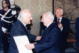 Il Presidente della Repubblica Oscar Luigi Scalfaro incontra alcuni esponenti del Centro culturale e di presenza politica "Alcide De Gasperi" di Torino