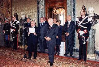 Il Presidente della Repubblica Oscar Luigi Scalfaro incontra alcuni esponenti del Centro culturale e di presenza politica "Alcide De Gasperi" di Torino