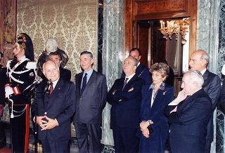 Il Presidente della Repubblica Oscar Luigi Scalfaro incontra alcuni esponenti del Centro culturale e di presenza politica "Alcide De Gasperi" di Torino