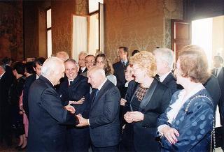 Il Presidente della Repubblica Oscar Luigi Scalfaro incontra alcuni esponenti del Centro culturale e di presenza politica "Alcide De Gasperi" di Torino