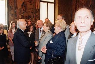 Il Presidente della Repubblica Oscar Luigi Scalfaro incontra alcuni esponenti del Centro culturale e di presenza politica "Alcide De Gasperi" di Torino