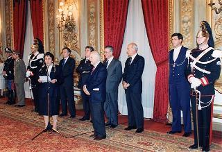 Il Presidente della Repubblica Oscar Luigi Scalfaro riceve in udienza alcuni esponenti dell'Ordine francescano secolare d'Italia e studenti vincitori del concorso "Progetto S. Chiara"