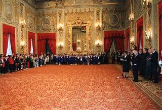 Il Presidente della Repubblica Oscar Luigi Scalfaro riceve in udienza alcuni esponenti dell'Ordine francescano secolare d'Italia e studenti vincitori del concorso "Progetto S. Chiara"