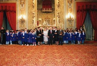 Il Presidente della Repubblica Oscar Luigi Scalfaro riceve in udienza alcuni esponenti dell'Ordine francescano secolare d'Italia e studenti vincitori del concorso "Progetto S. Chiara"