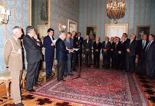 Il Presidente della Repubblica Oscar Luigi Scalfaro riceve in udienza il prof. Giuseppe Arcaroli, presidente dell'Associazione nazionale vittime civili di guerra, con il Consiglio nazionale