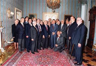 Il Presidente della Repubblica Oscar Luigi Scalfaro riceve in udienza il prof. Giuseppe Arcaroli, presidente dell'Associazione nazionale vittime civili di guerra, con il Consiglio nazionale