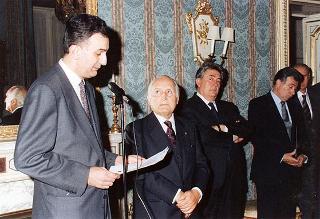 Incontro del Presidente della Repubblica Oscar Luigi Scalfaro con Maurizio Origgi, presidente della sezione ANFFAS Alto Lario e una delegazione
