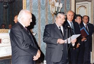 Incontro del Presidente della Repubblica Oscar Luigi Scalfaro con Franco D'Amico, presidente della Confcommercio di Roma, e alcuni esponenti dell'organizzazione
