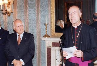 Il Presidente della Repubblica Oscar Luigi Scalfaro riceve in udienza Mons. Tarciso Bertone, arcivescovo di Vercelli, e una delegazione della sezione di Vercelli dell'Unione Cristiana Imprenditori Dirigenti