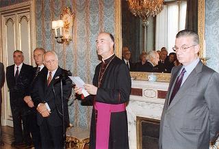 Il Presidente della Repubblica Oscar Luigi Scalfaro riceve in udienza Mons. Tarciso Bertone, arcivescovo di Vercelli, e una delegazione della sezione di Vercelli dell'Unione Cristiana Imprenditori Dirigenti