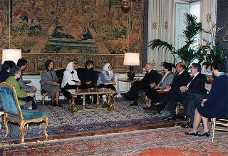 Il Presidente della Repubblica Oscar Luigi Scalfaro riceve in udienza una delegazione dell'Associazione &quot;Madri di Piazza di maggio&quot;